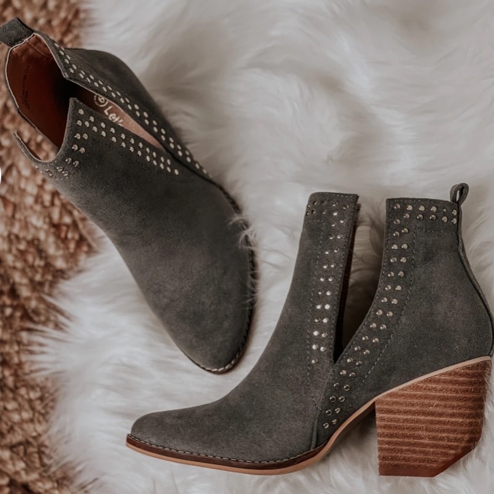 NIB Vegan Suede Leather Studded Boots Booties Gray - Picture 3 of 3